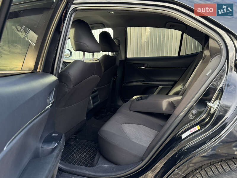 Седан Toyota Camry 2017 в Виннице