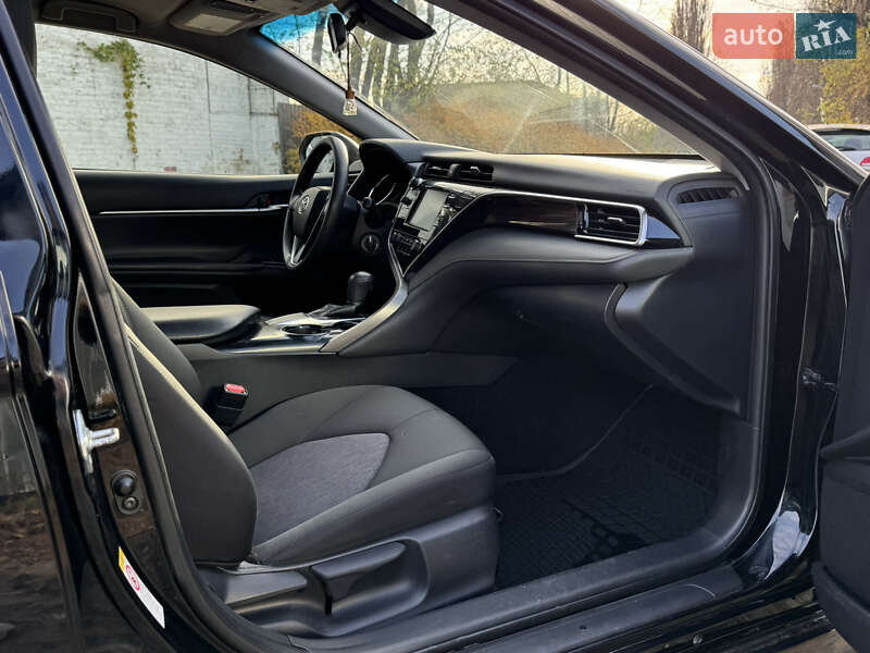 Седан Toyota Camry 2017 в Виннице