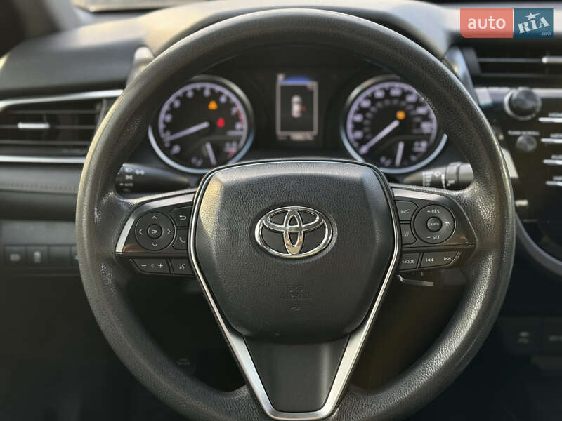 Седан Toyota Camry 2017 в Виннице