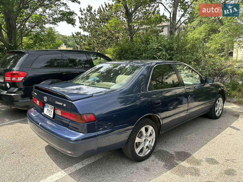 Седан Toyota Camry 1998 в Киеве
