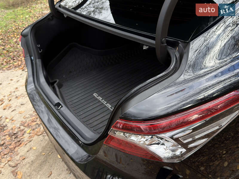 Седан Toyota Camry 2022 в Запорожье