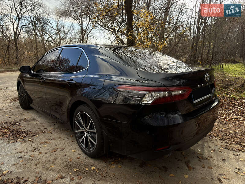 Седан Toyota Camry 2022 в Запорожье