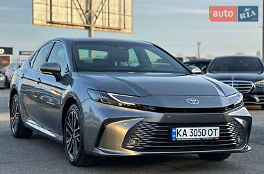 Седан Toyota Camry 2024 в Києві