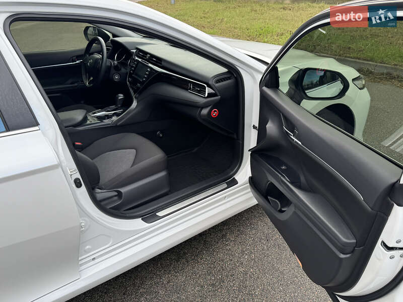 Седан Toyota Camry 2018 в Киеве фото 30 Седан Toyota Camry 2018 в Киеве