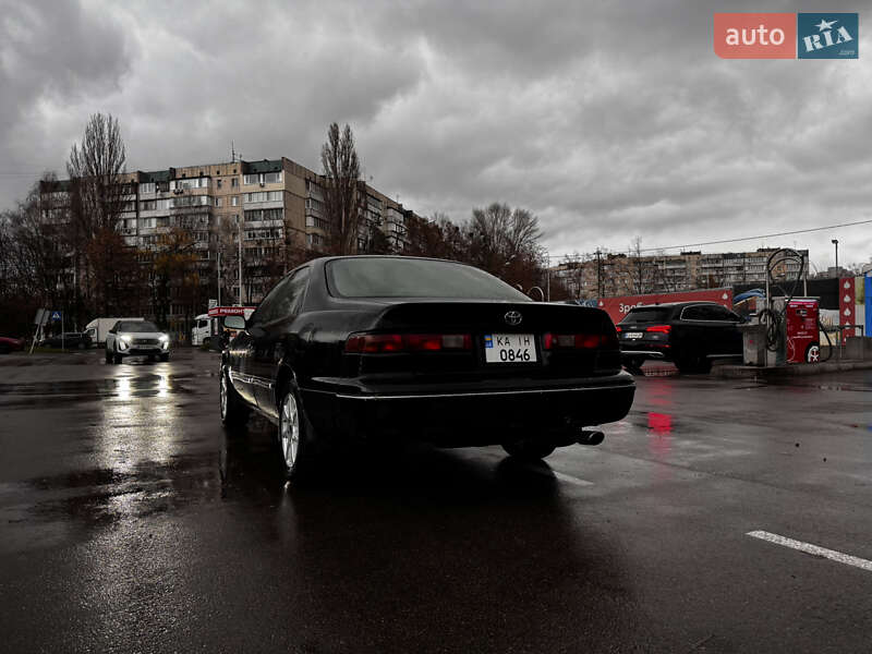 Седан Toyota Camry 1999 в Києві