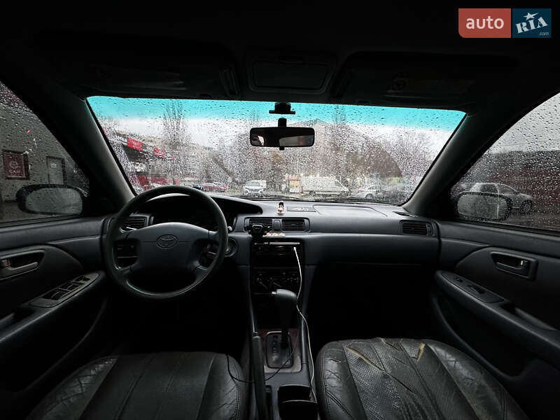 Седан Toyota Camry 1999 в Києві
