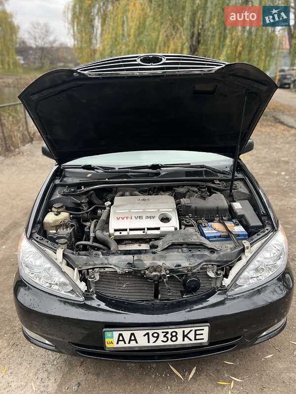 Седан Toyota Camry 2005 в Києві