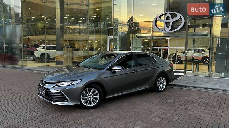 Toyota Camry 2021