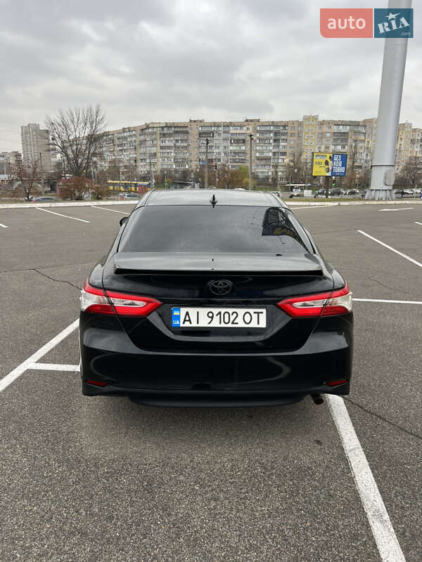 Седан Toyota Camry 2019 в Киеве