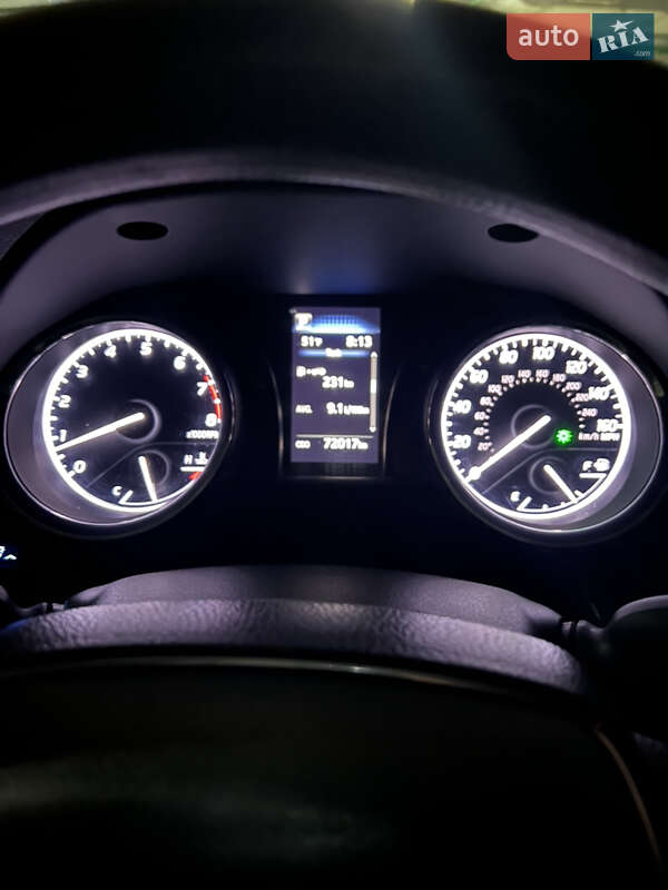 Седан Toyota Camry 2019 в Киеве