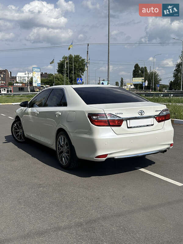 Седан Toyota Camry 2017 в Киеве