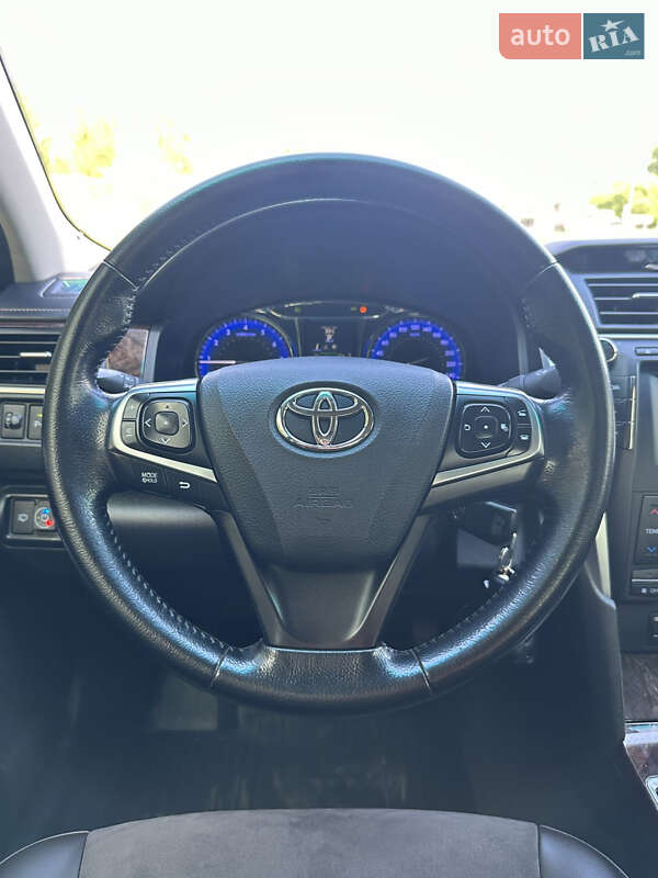 Седан Toyota Camry 2017 в Киеве