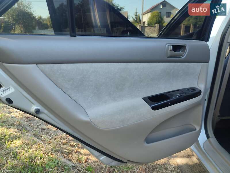Седан Toyota Camry 2004 в Дубні фото 11 Седан Toyota Camry 2004 в Дубні