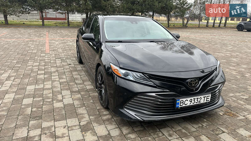 Седан Toyota Camry 2018 в Львове