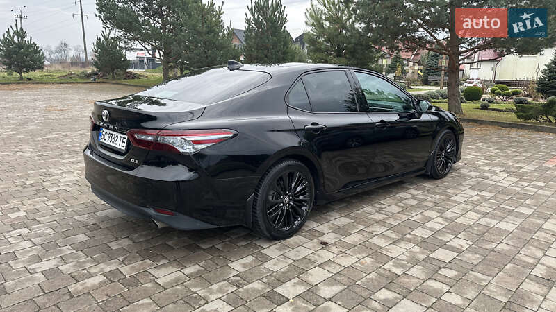 Седан Toyota Camry 2018 в Львове