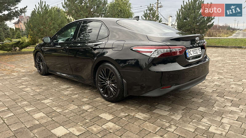 Седан Toyota Camry 2018 в Львове
