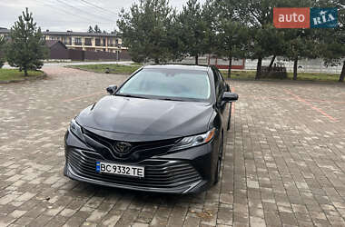 Седан Toyota Camry 2018 в Львове