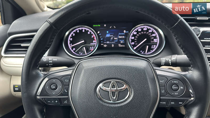 Седан Toyota Camry 2018 в Львове