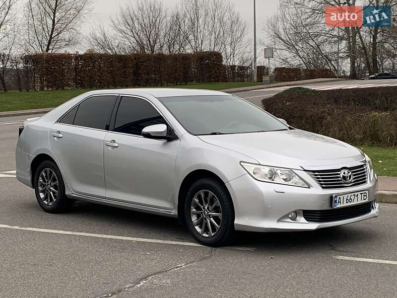 Седан Toyota Camry 2011 в Києві