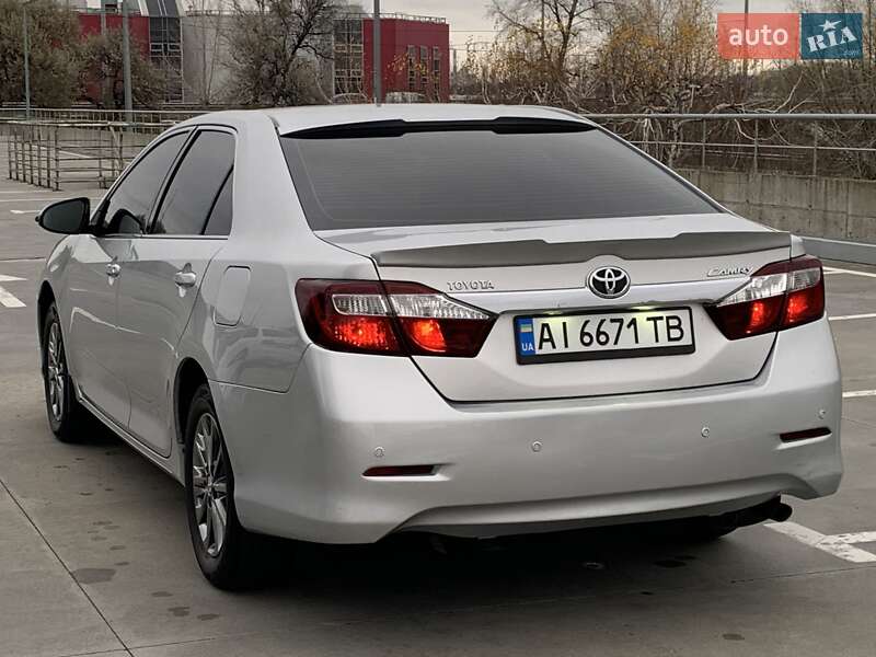 Седан Toyota Camry 2011 в Києві