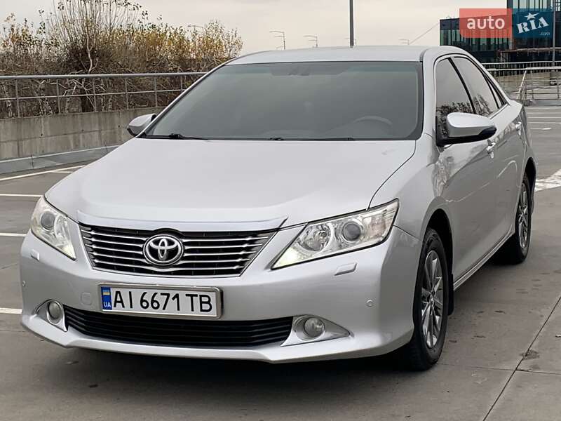 Седан Toyota Camry 2011 в Києві