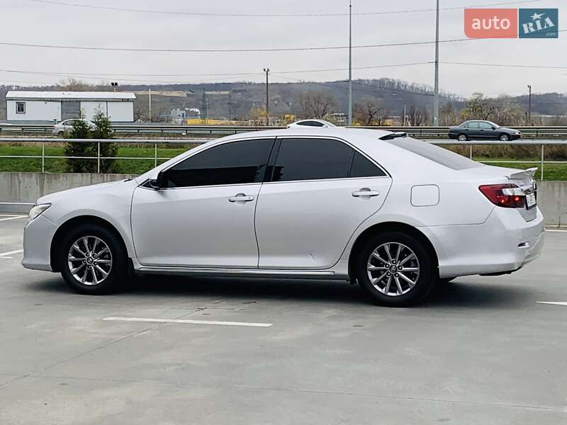 Седан Toyota Camry 2011 в Києві