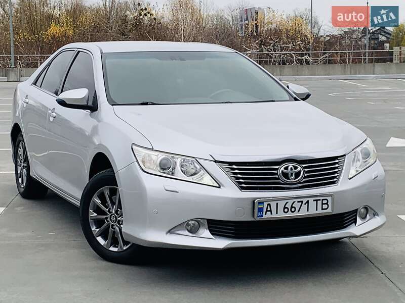 Седан Toyota Camry 2011 в Києві