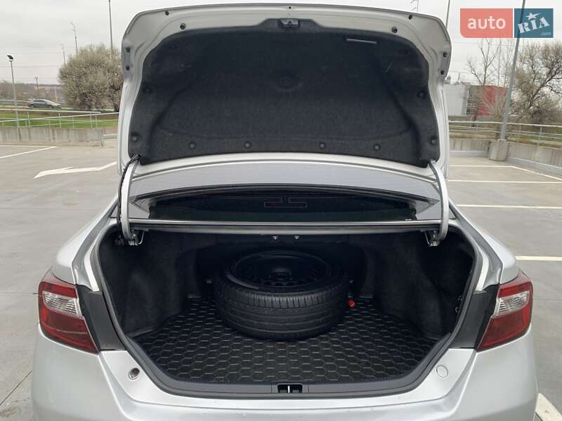 Седан Toyota Camry 2011 в Києві