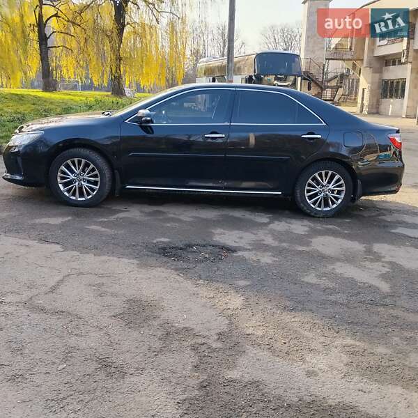 Седан Toyota Camry 2017 в Івано-Франківську