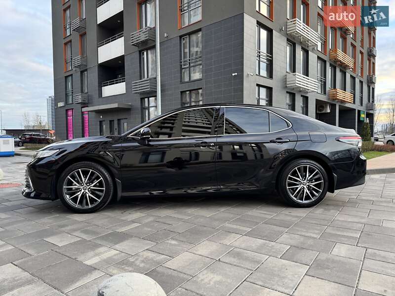 Седан Toyota Camry 2021 в Киеве