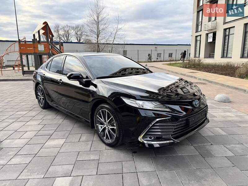 Седан Toyota Camry 2021 в Киеве