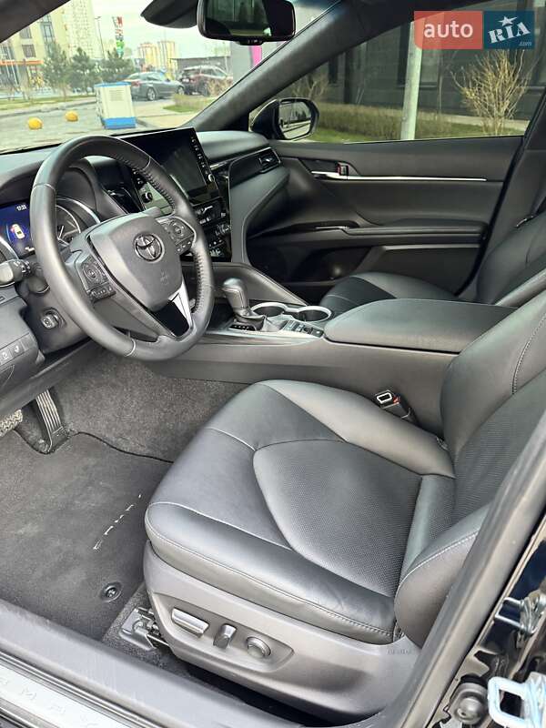 Седан Toyota Camry 2021 в Киеве