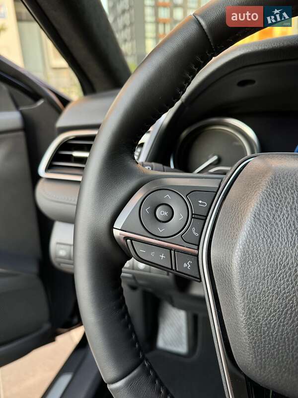 Седан Toyota Camry 2021 в Киеве