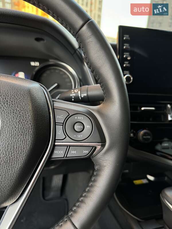 Седан Toyota Camry 2021 в Киеве