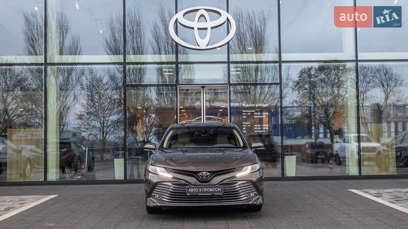 Седан Toyota Camry 2018 в Днепре