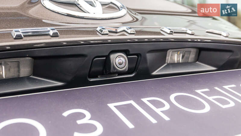 Седан Toyota Camry 2018 в Днепре