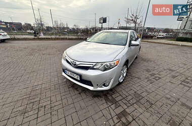 Седан Toyota Camry 2012 в Киеве