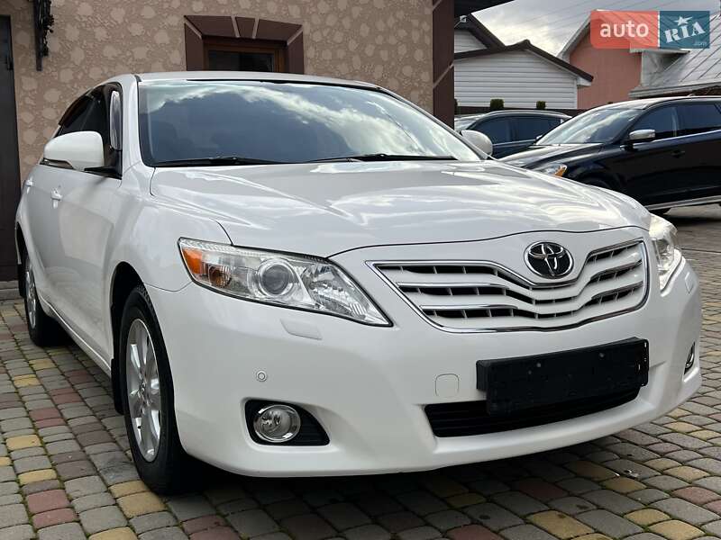 Седан Toyota Camry 2011 в Івано-Франківську