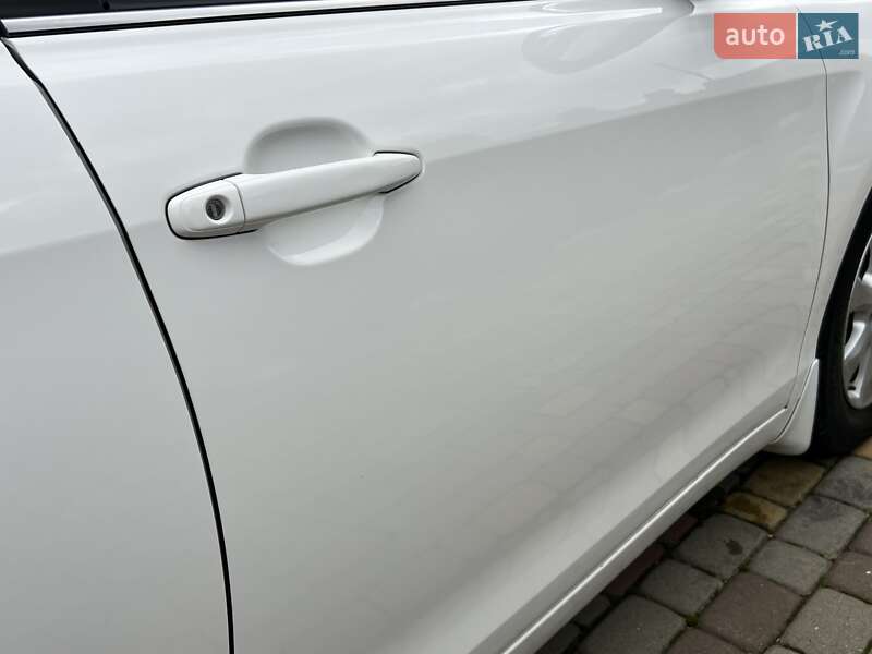 Седан Toyota Camry 2011 в Івано-Франківську