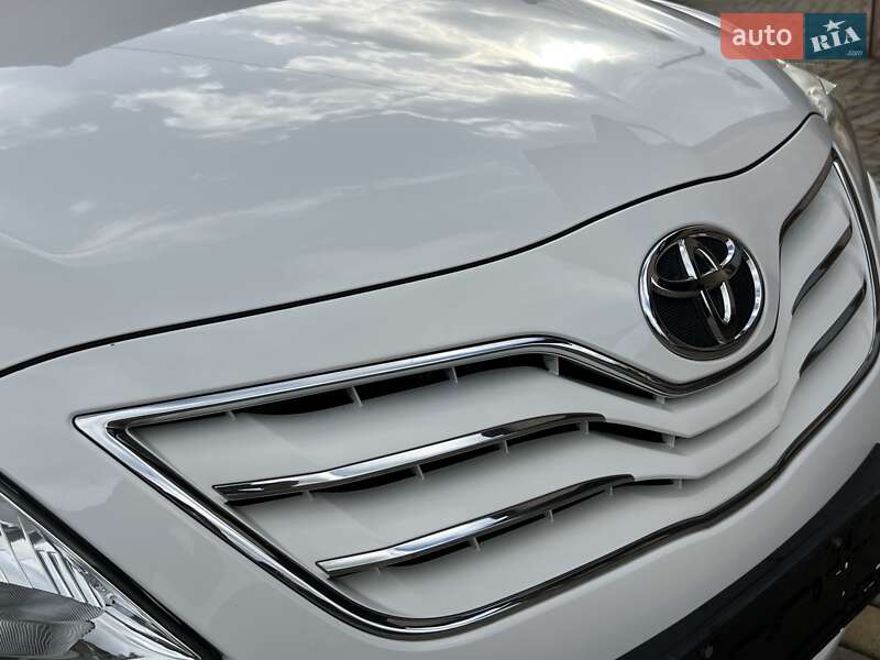Седан Toyota Camry 2011 в Івано-Франківську