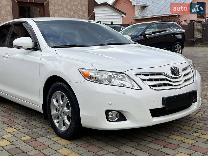 Седан Toyota Camry 2011 в Івано-Франківську