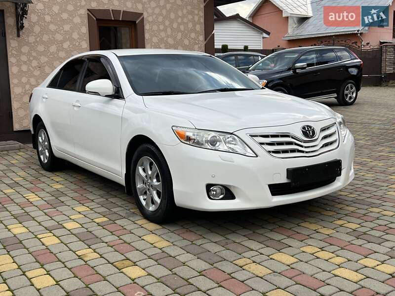 Седан Toyota Camry 2011 в Івано-Франківську
