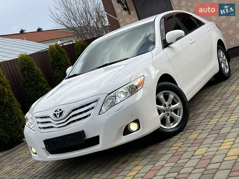 Седан Toyota Camry 2011 в Івано-Франківську