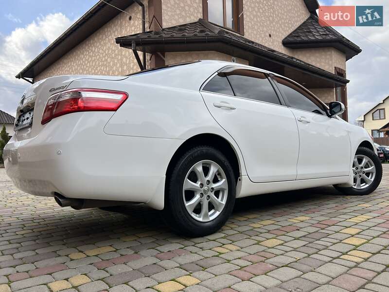 Седан Toyota Camry 2011 в Івано-Франківську