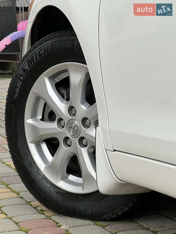 Седан Toyota Camry 2011 в Івано-Франківську