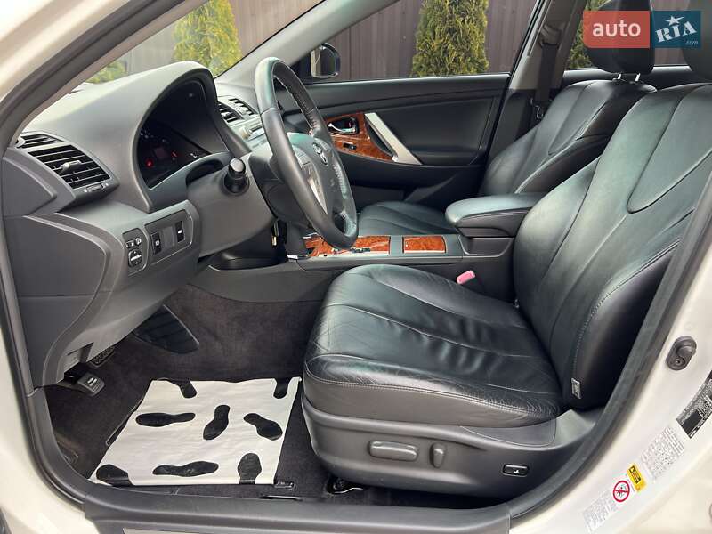 Седан Toyota Camry 2011 в Івано-Франківську