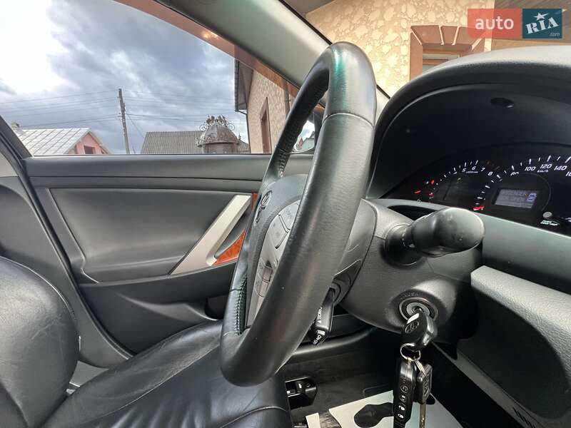 Седан Toyota Camry 2011 в Івано-Франківську