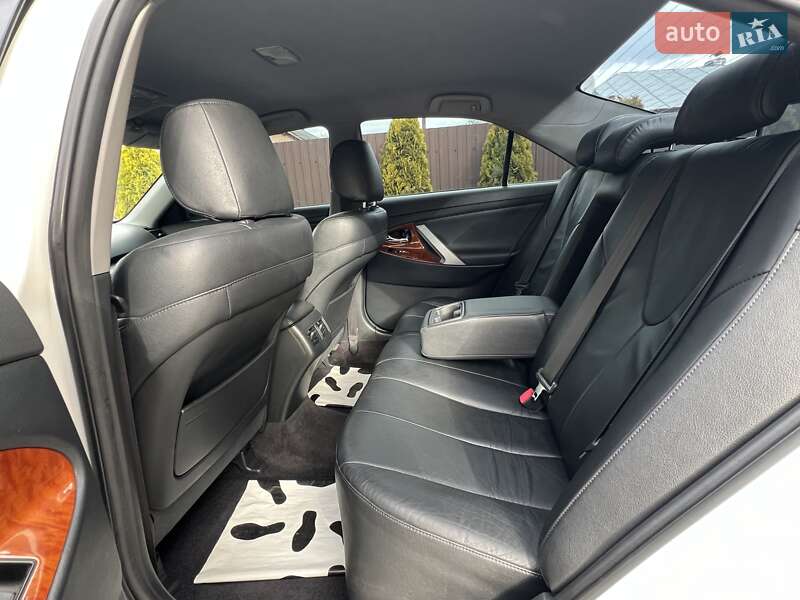 Седан Toyota Camry 2011 в Івано-Франківську