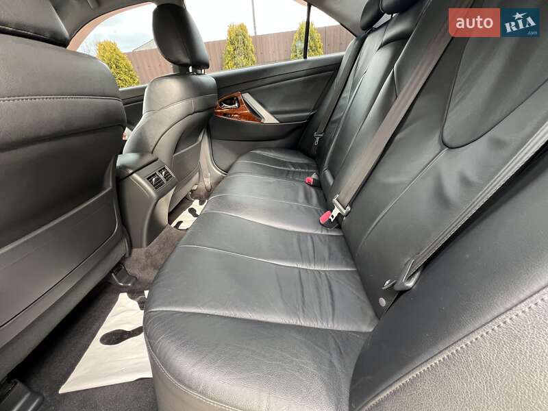 Седан Toyota Camry 2011 в Івано-Франківську