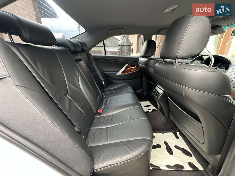 Седан Toyota Camry 2011 в Івано-Франківську